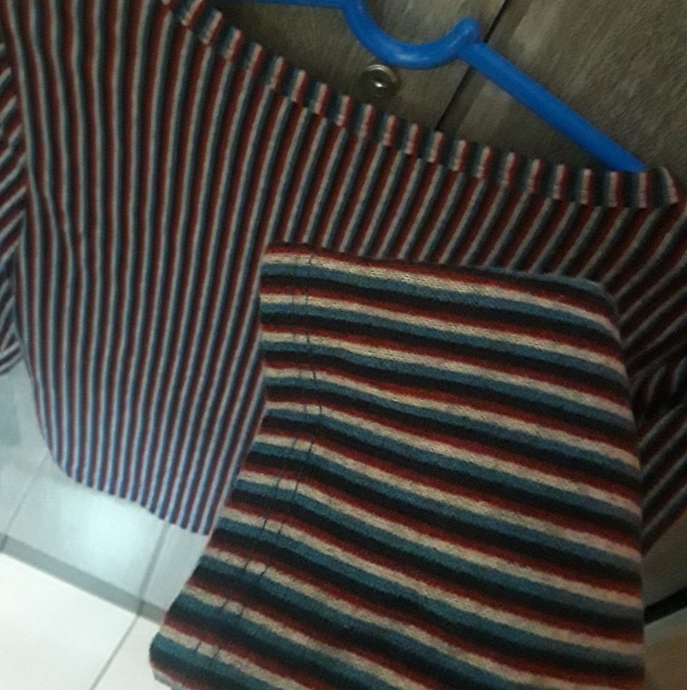 Long sleeve shirt. Cropped.